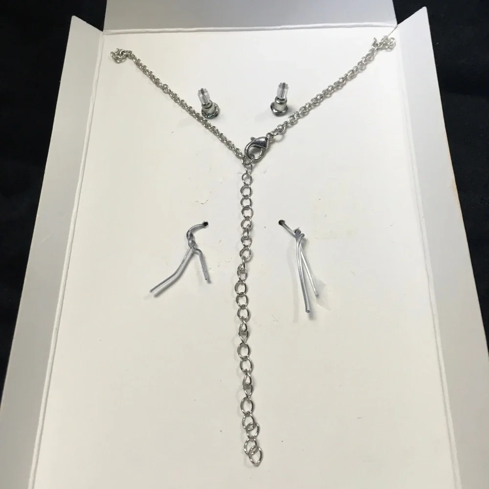 Genuine Crystal Necklace and Earring Matching Set - Picture 4 of 4